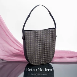 Classic Style Retro Women's Shoulder Bag Fashion Simple Letters Print Pure Colour Design Women's Handbag