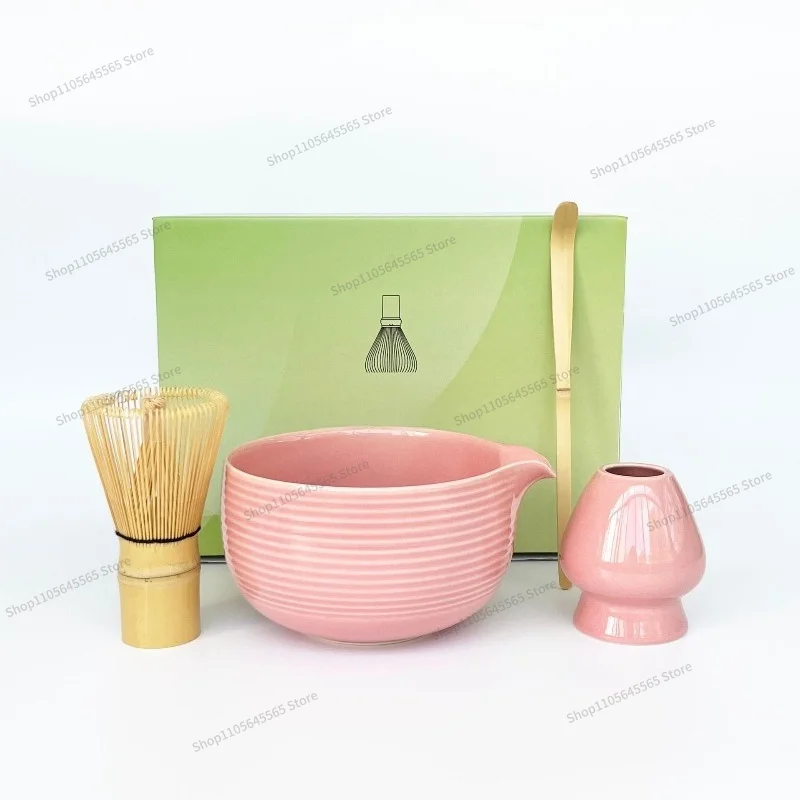 per-la-tazza-da-matcha-il-te-matcha-gli-strumenti-per-il-te-la-tazza-la-tazza-il-mixer-il-pennello-il-set-di-utensili