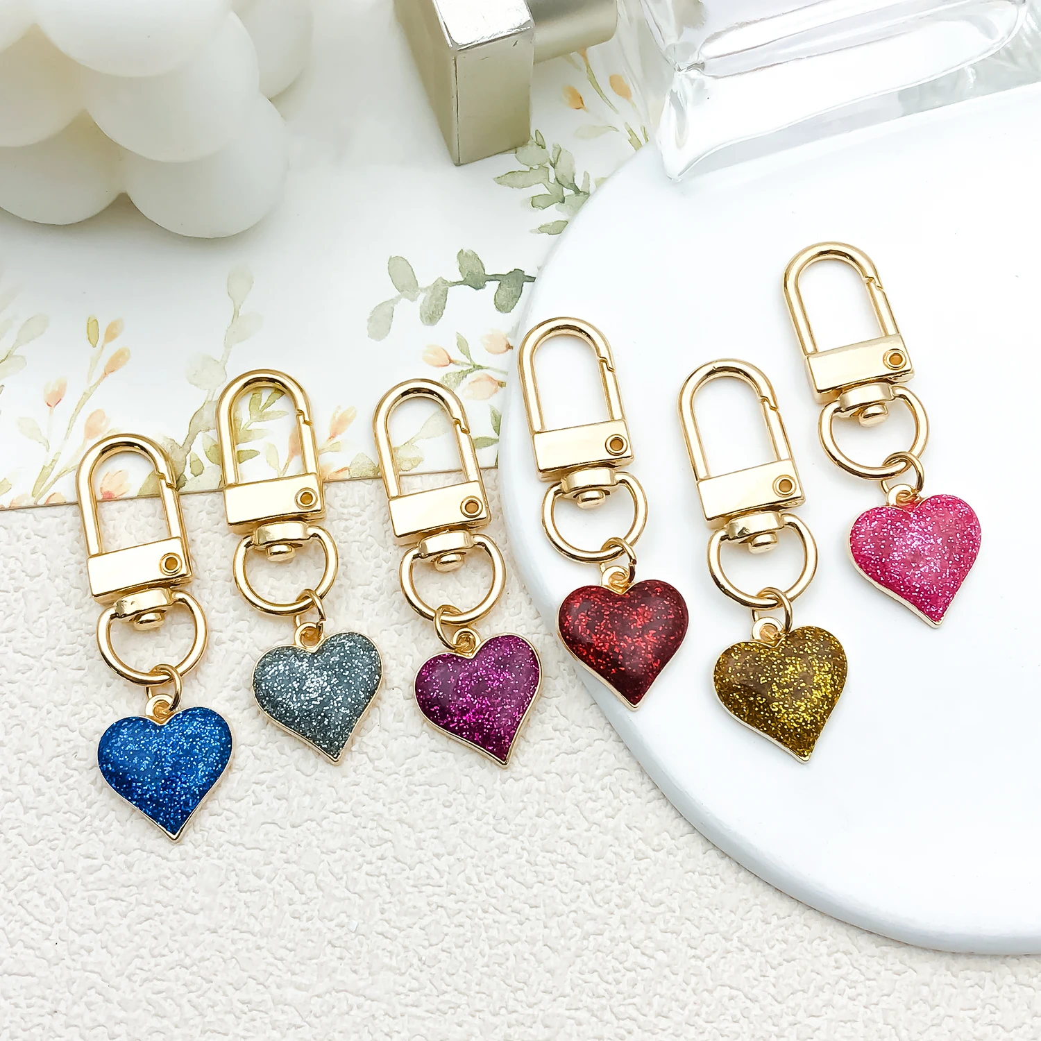 

6 colored enamel heart-shaped Valentine's Day keychains, used for wallets, backpacks, carry on items, and holiday gifts