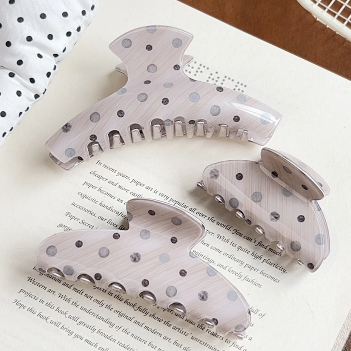 Vintage Minimalist Polka Dot Hair Clip Shark Claw Clamp Hairpin Barrette Korean Hair Claw Clip Hair Headwear Accessory for Women