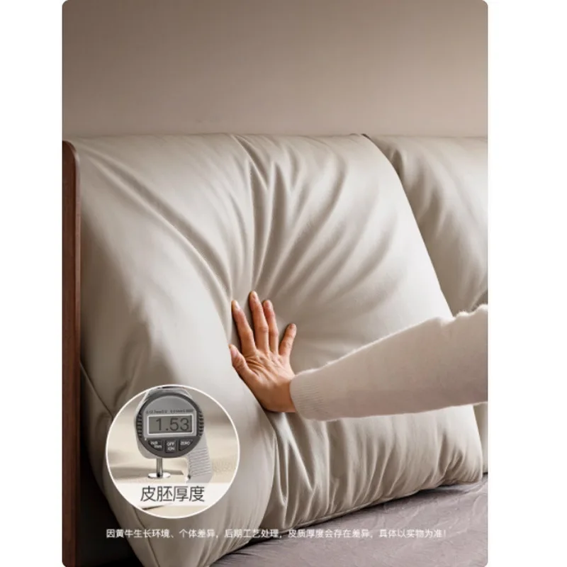 حقيبة ناعمة من جلد الجوز الأسود، سرير كوين، غرفة نوم رئيسية فاخرة وحديثة