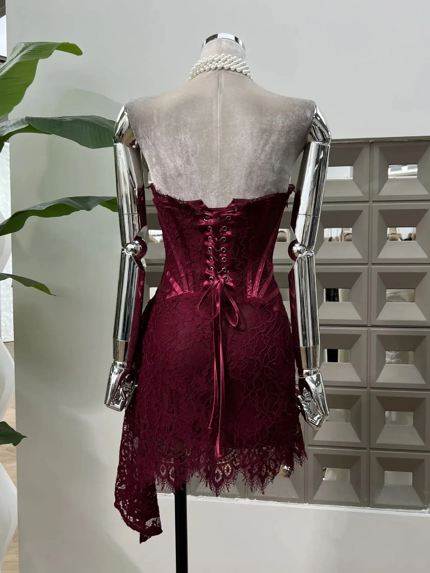 2025 Fashion Summer Party Short Dress Sexy Strapless Lace Black White Designer Backless Birthday Party Cocktail Gowns Dresses