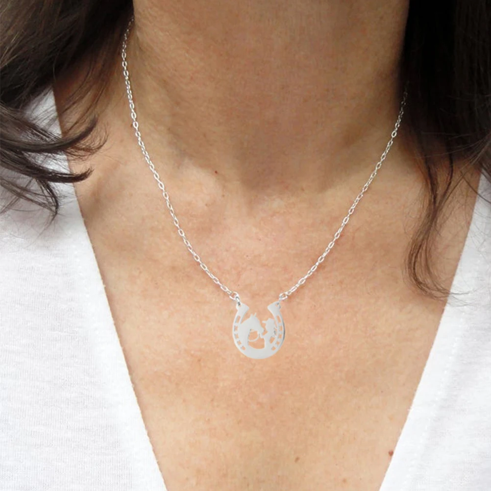 

Horseshoe Pendant Necklace Creative Accessories Gift Necklaces European and American Miss