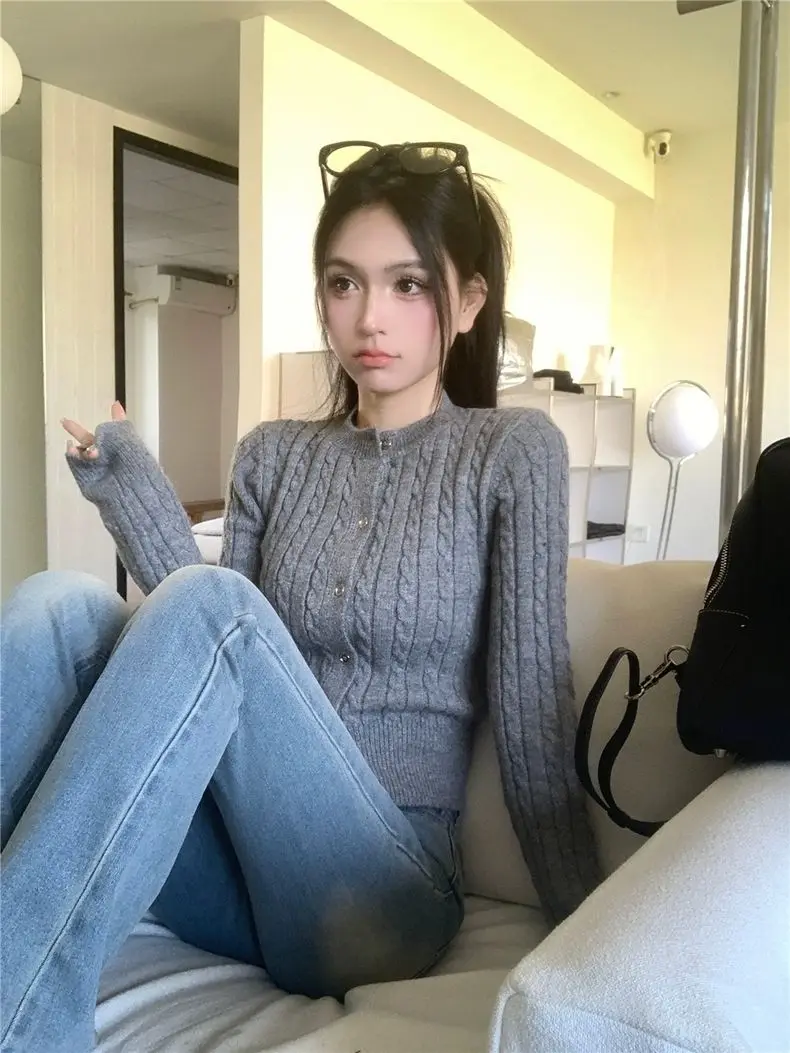ฤดูหนาวแขนยาวถักเสื้อสเวตเตอร์ถักผู้หญิงใหม่Retro Slimแฟชั่นเสื้อกันหนาวความงามเดี่ยวBreasted Chicเสื้อผ้า 2024