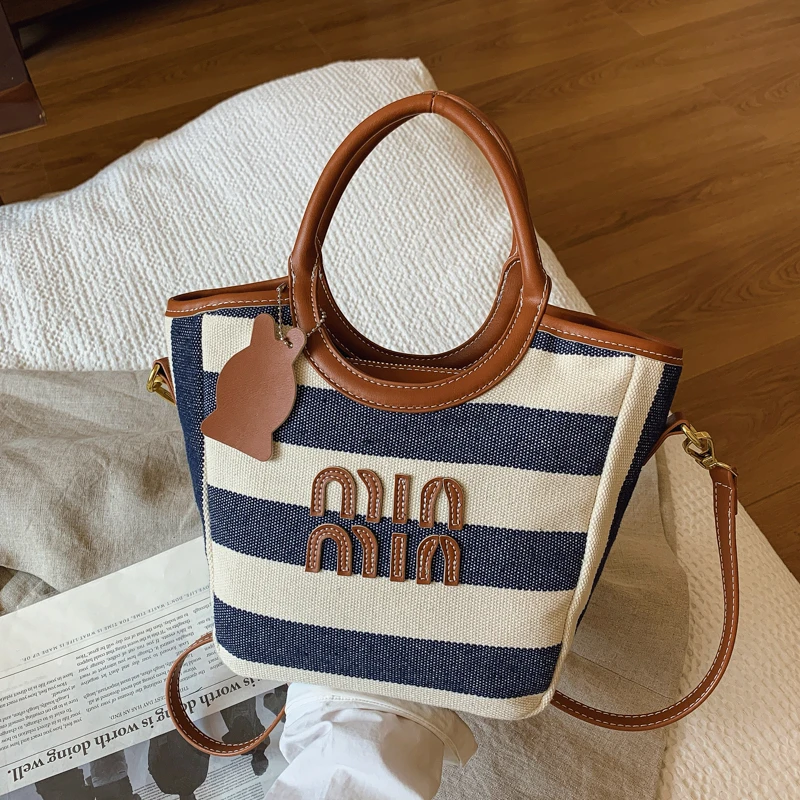 

High-Capacity Tote Bag, Women's Light Luxury Brand with Niche Design, Elegant and Fashionable