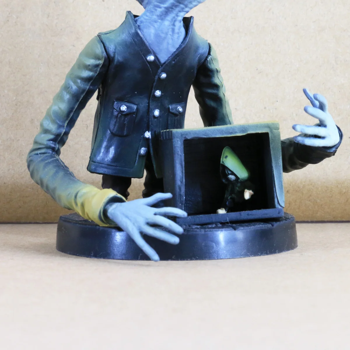 لعبة إبداعية أنيمي ليتل كوابيس الحرس رجل نموذج الشكل ديكور تمثال لعبة هدية #6