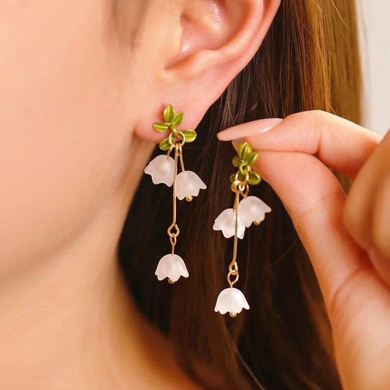 

2025 New Style Autumn Winter Niche Handmade Lily of the Valley Flower Tassel Forest Style Pastoral Design Small Fresh Earrings