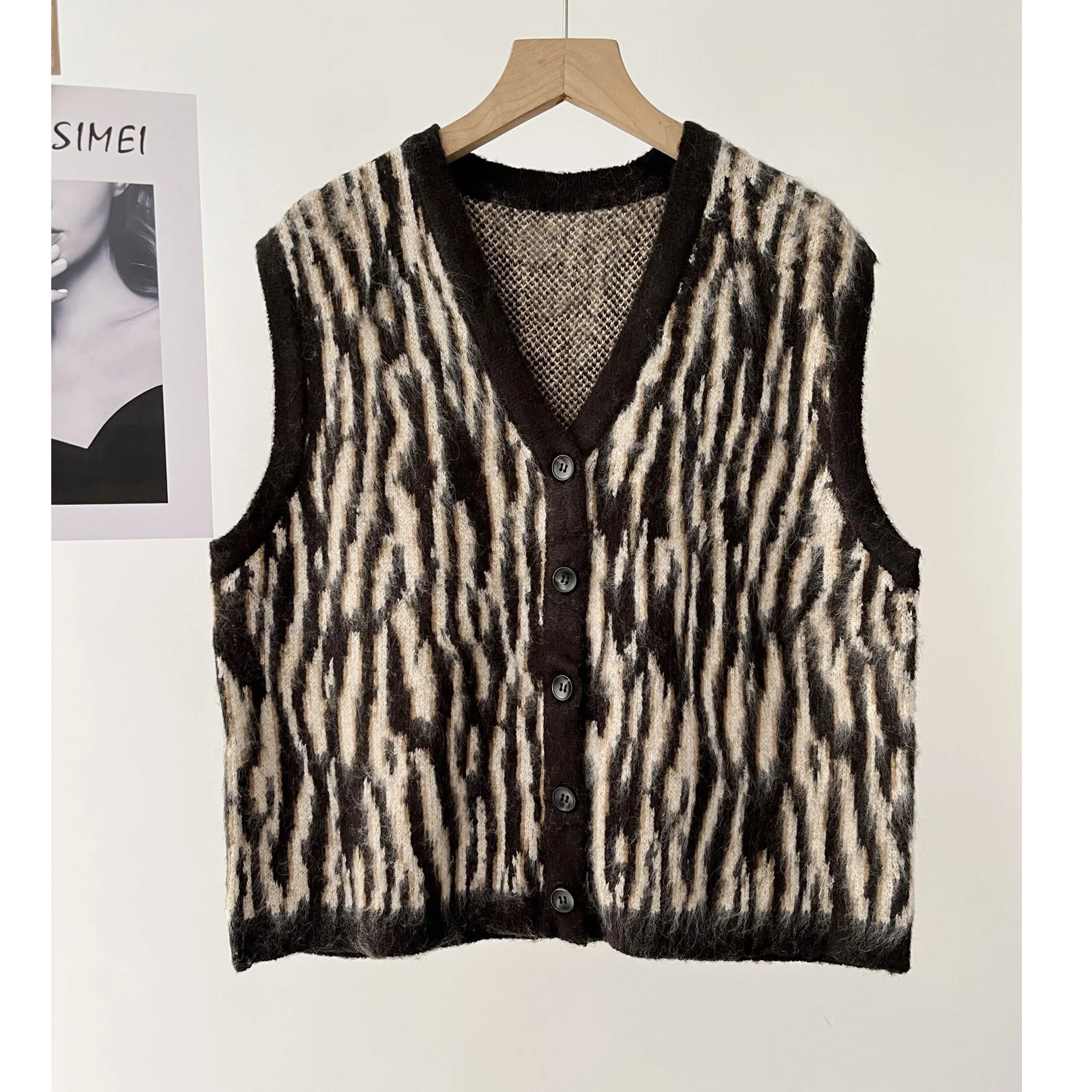 

Женский вязаный жилет в современном стиле в стиле ретро с рисунком зебры, весна-осень 16a-1549