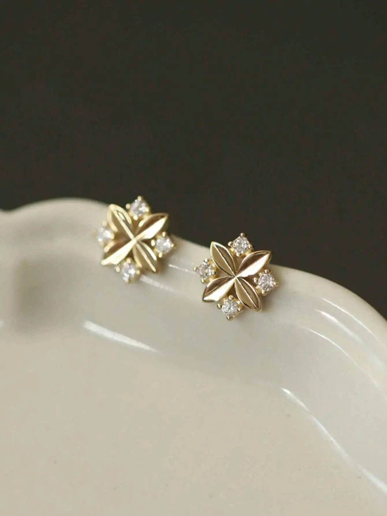 

S925 Sterling Silver Zircon Cross Shaped Small Flower Exudes Temperament, INS Style Niche Women Earrings