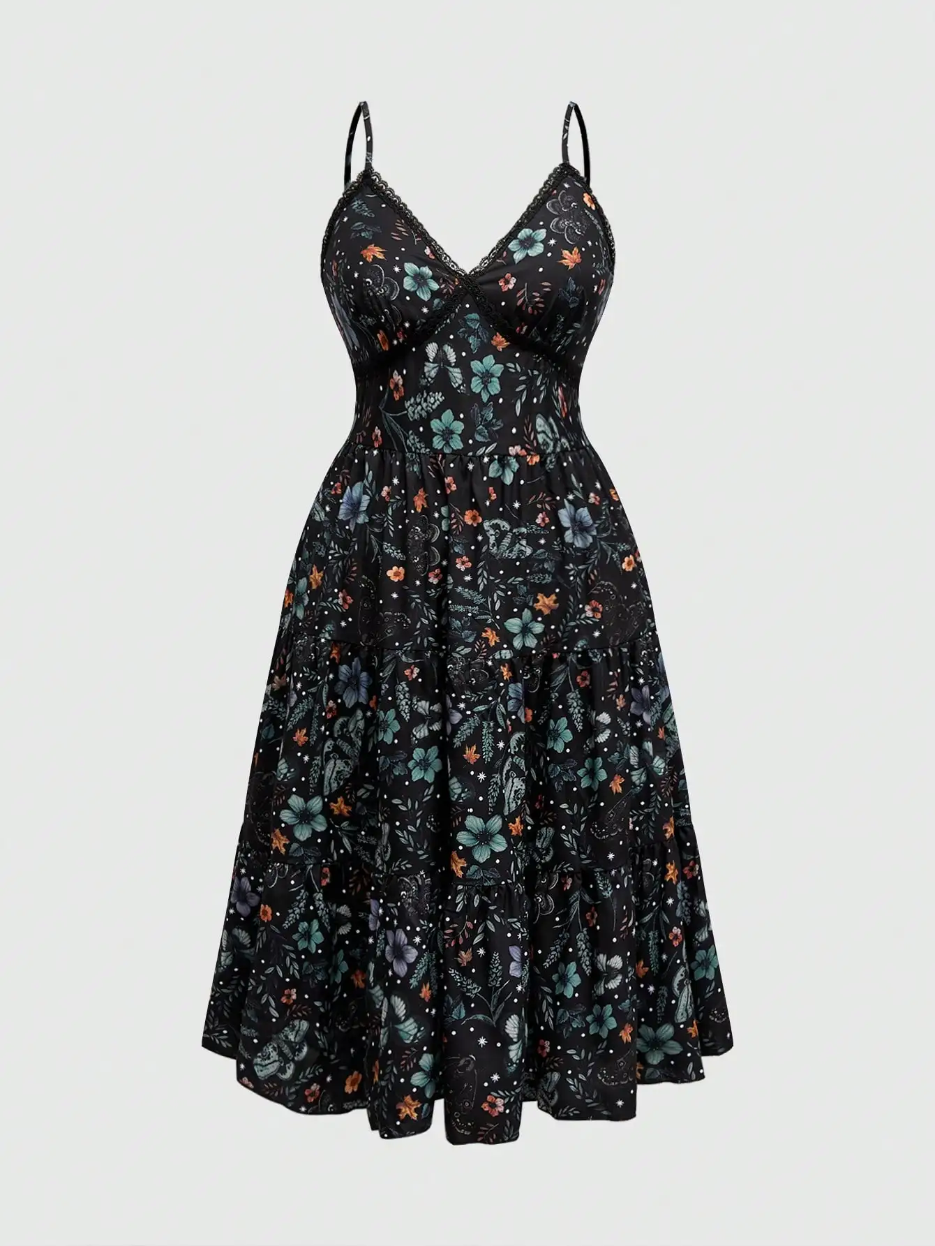 

Черное многоярусное платье-макси с цветочным и принтомным узором и кружевной отделкой