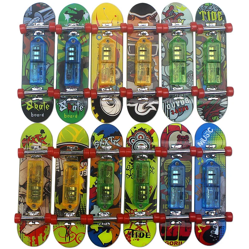 5 pezzi per bambini giocattolo luminescente simulazione skateboard da dito gioco da tavolo giocattolo con luci mini skateboard con punta delle dita