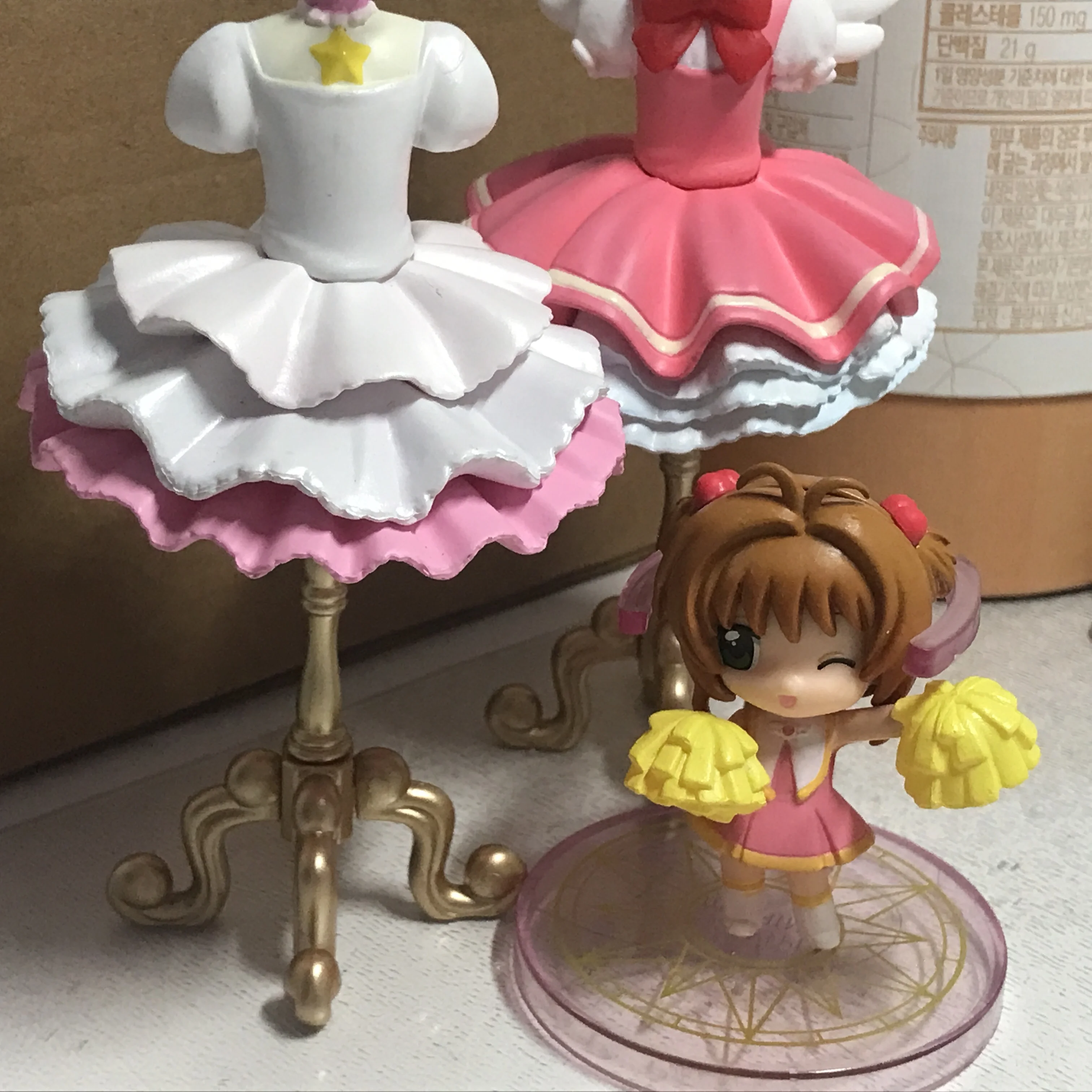 Gashapon Capsule Toy Pretty Cure Apparel Dress Clothes Coat Hanger Jewelry Rack Miniature Model Decoratoion Kids Gifts