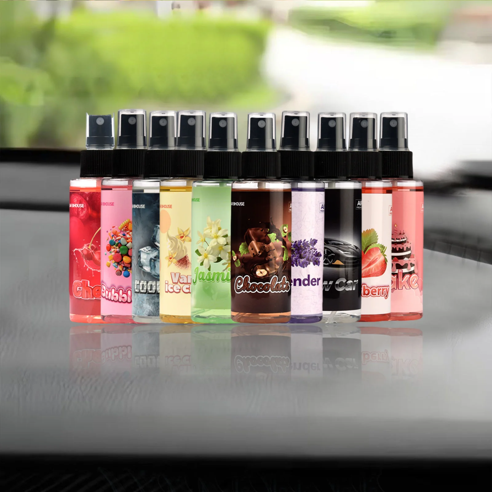 Este é um frasco spray de 100 ml de ambientador para carros que funciona como uma fragrância para veículos e espaços residenciais. É eficaz
