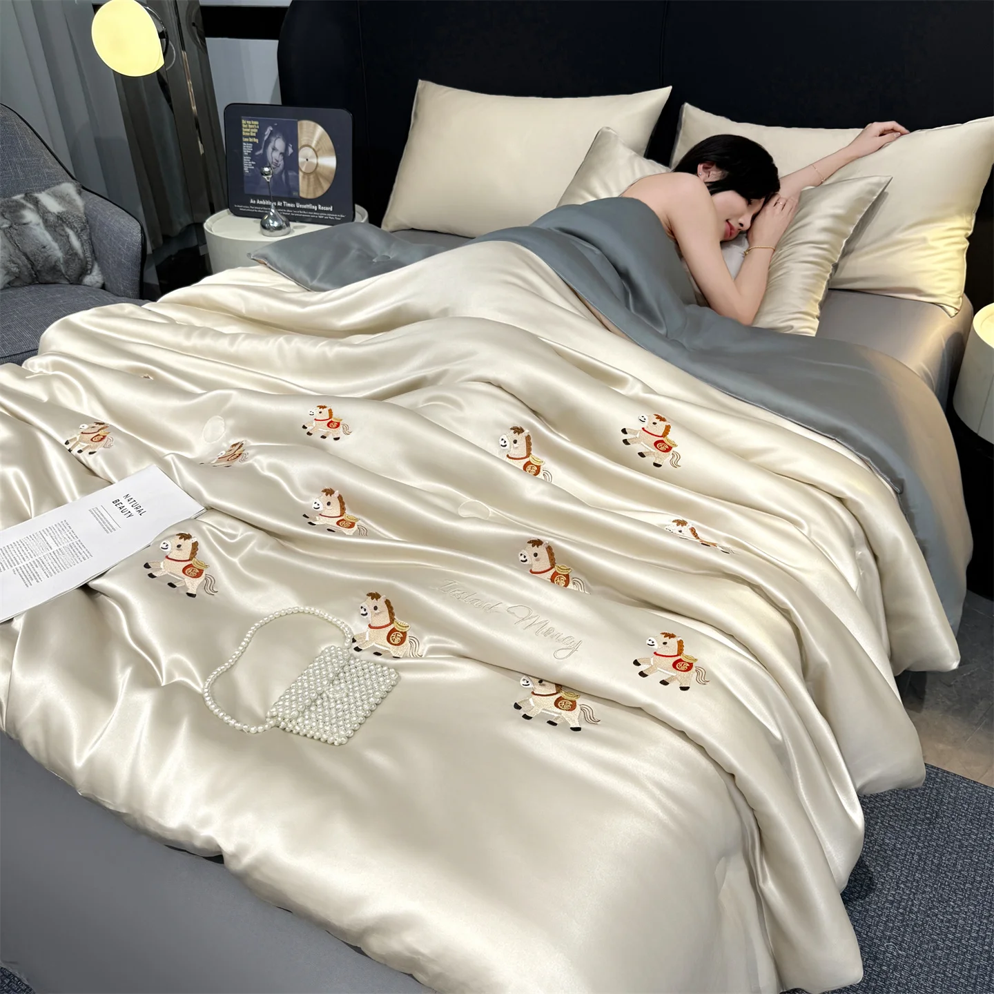 1pc Embroidered Quilt for Summer Ice Cooling Quilted Bedspread/Blanket for Beds Single/Queen Lightweight Duvet (No Pillowcase)