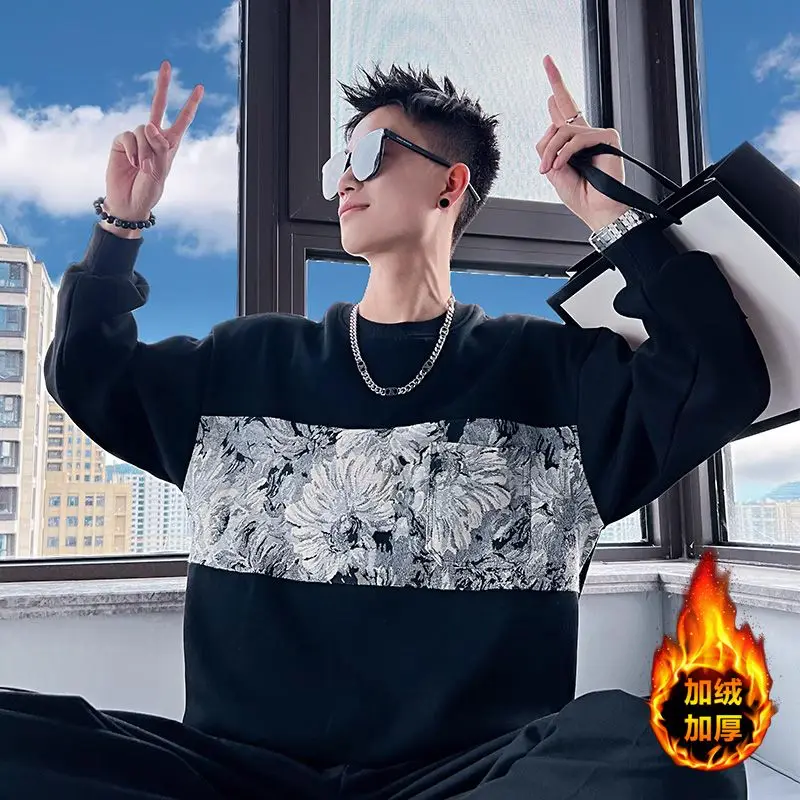 سترة مطرزة قطيفة للرجال تي شيرت شتوي بأكمام طويلة لخريف وشتاء وسيم نمط جديد تي شيرت عصري