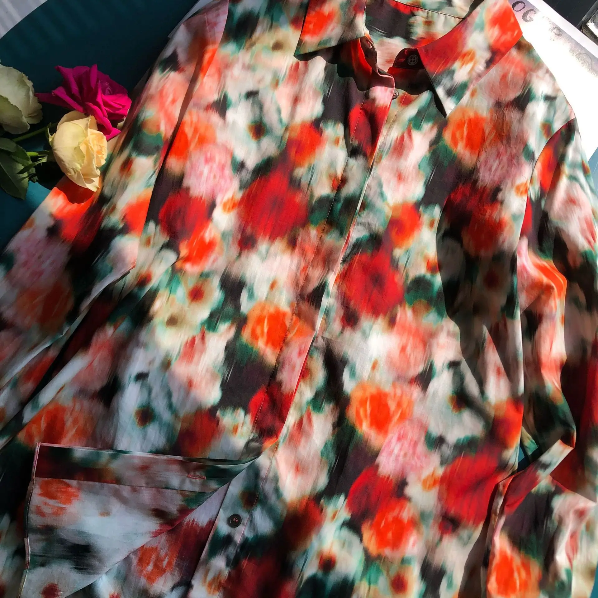 Katoenen vintage damesshirt met lange mouwen en dunne schaduwprint van hoge kwaliteit