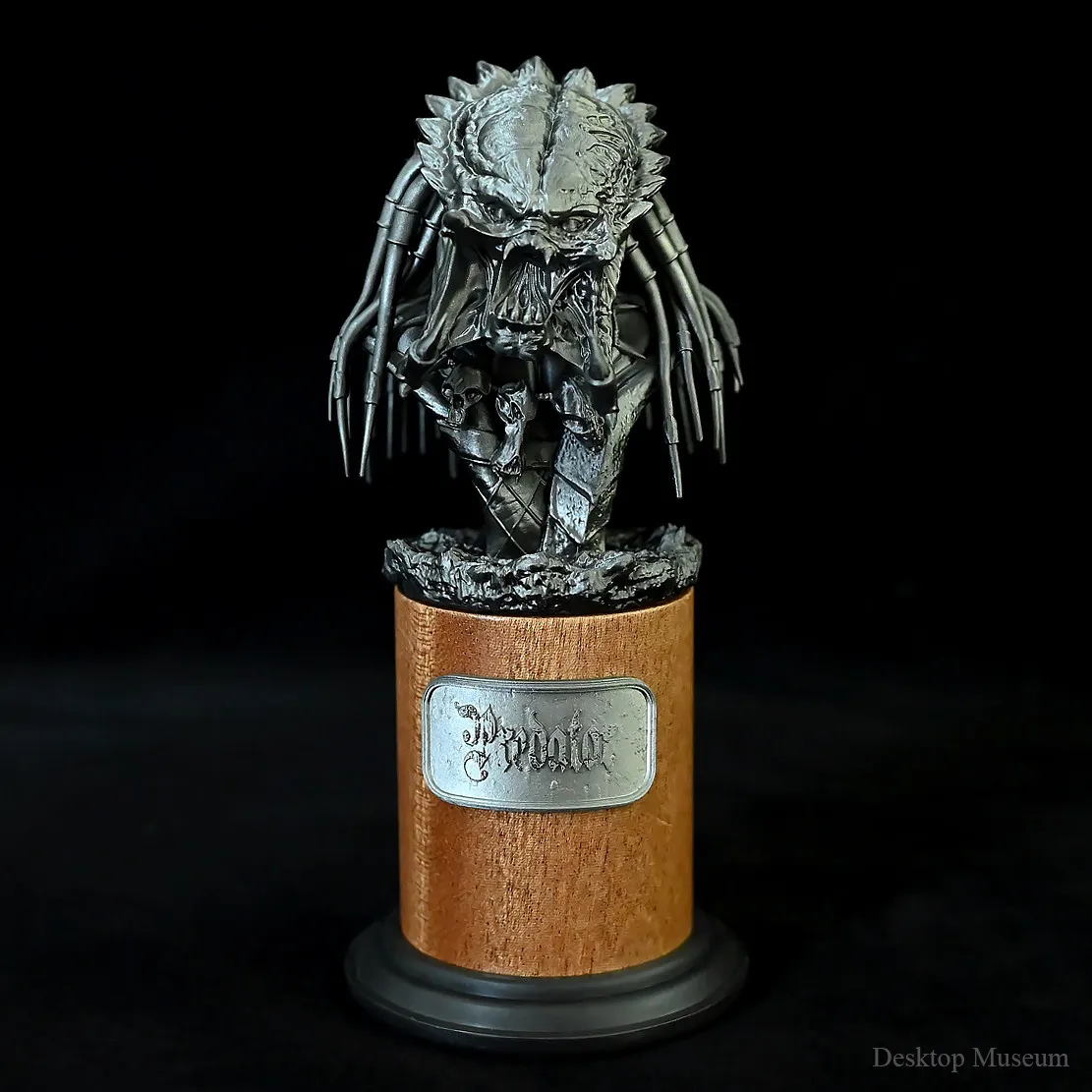 Space Creature Hunter Bust 160mm Hand-Painted Resin Statue Sci-Fi Desk Decor Figure