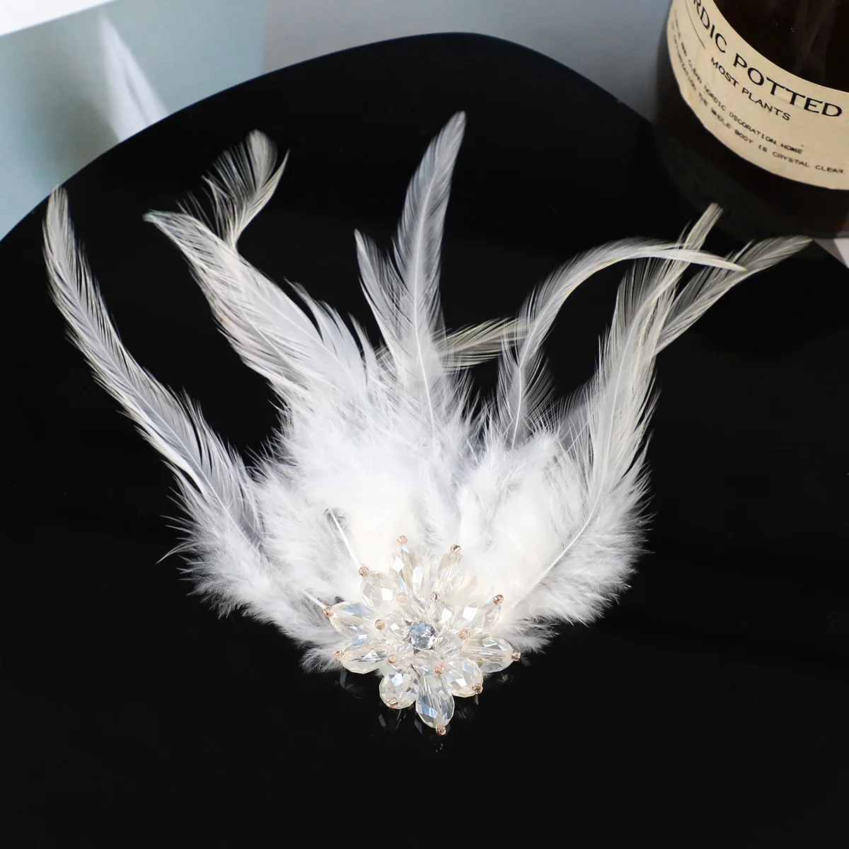 Feather Crystal Flower Brooch Pins Elegant Fashion Corsage Accessory High End Dresses Luxury Parties Weddings Jewelry Gifts
