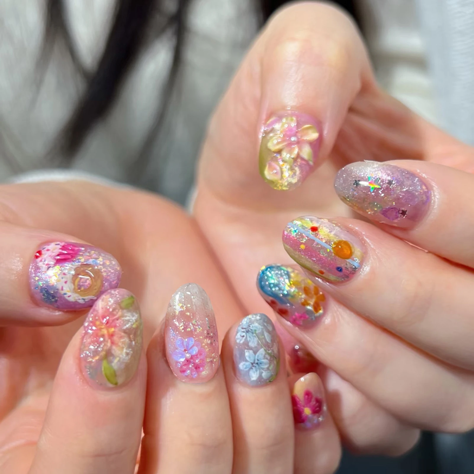 24/30 Stück Aufklebenägel Aquarell-Blumenmuster Kurze Ovale Künstliche Nagelspitzen für Frauen Frühling Sommer Blumendekor Falsche Nägel
