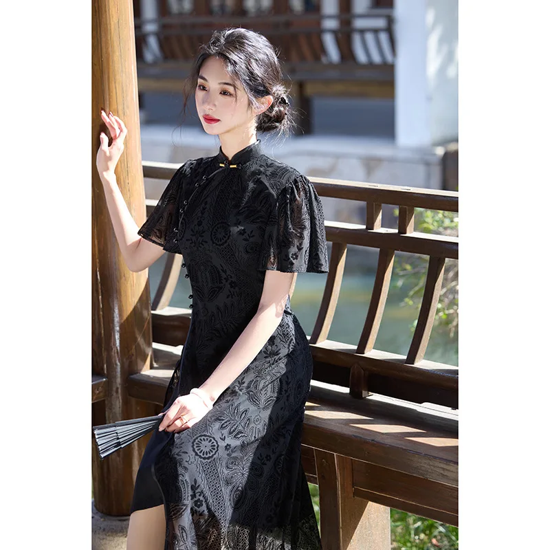 فستان نسائي من Ao Dai شيفون تشيباو أنيق بفتحة عالية من الدانتيل شيونغسام بأكمام قصيرة على الطراز الصيني