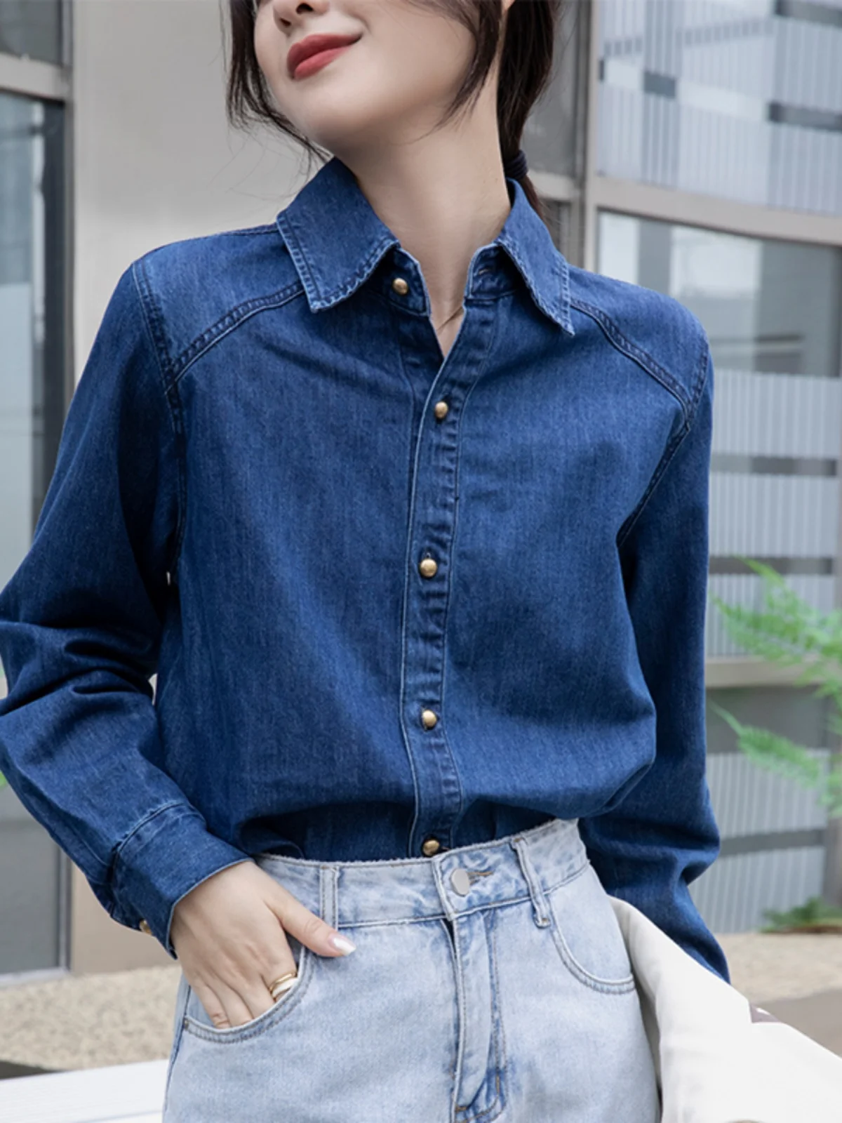 

Женская джинсовая рубашка Deep Blue в стиле ретро с длинным рукавом, для многослойных образов, маленький размер, весна-осень, новый стиль, V-образный вырез, на пуговицах