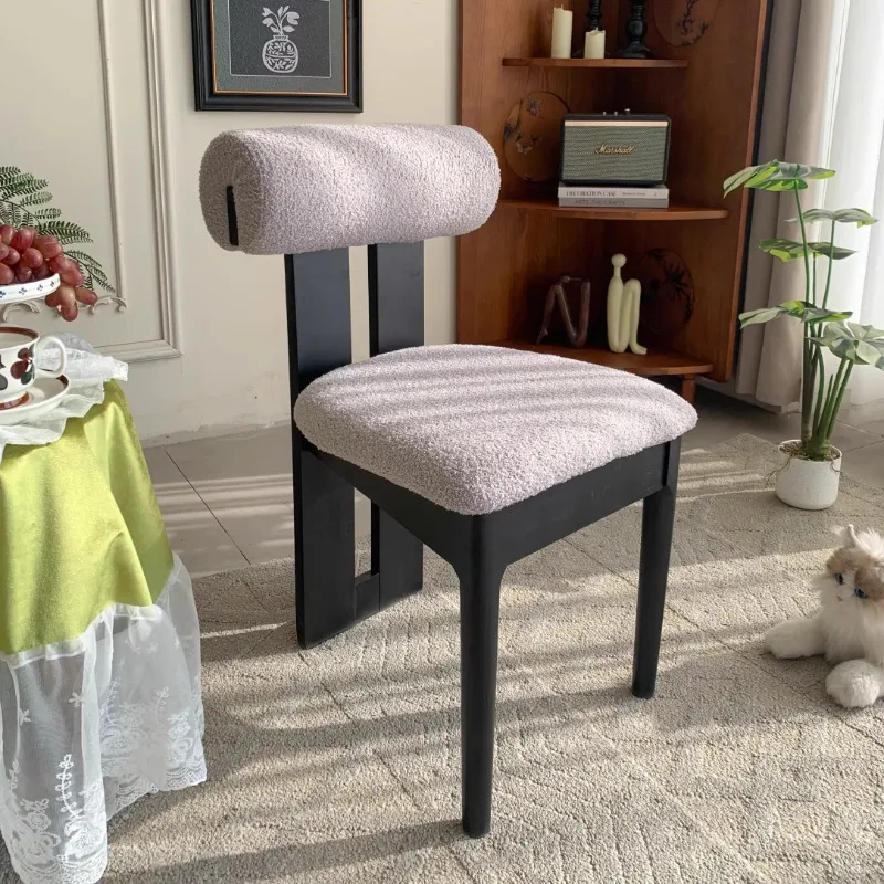 كرسي خشبي بمسند ظهر متين على الطراز الفرنسي القديم لغرفة المعيشة وتناول الطعام الفاخر وكراسي حديثة بسيطة تصميم أثاث دالبا