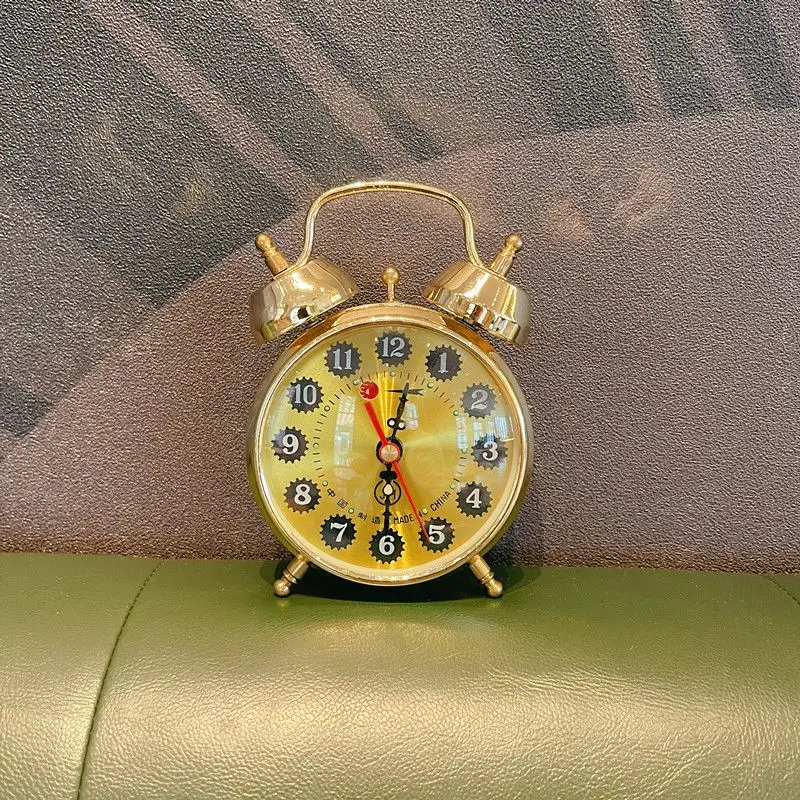 relojes-de-mesa-retro-reloj-de-escritorio-de-metal-creativo-reloj-despertador-miniatura-simple-para-mesa-de-noche-adornos-modernos-para-decoracion-del-hogar