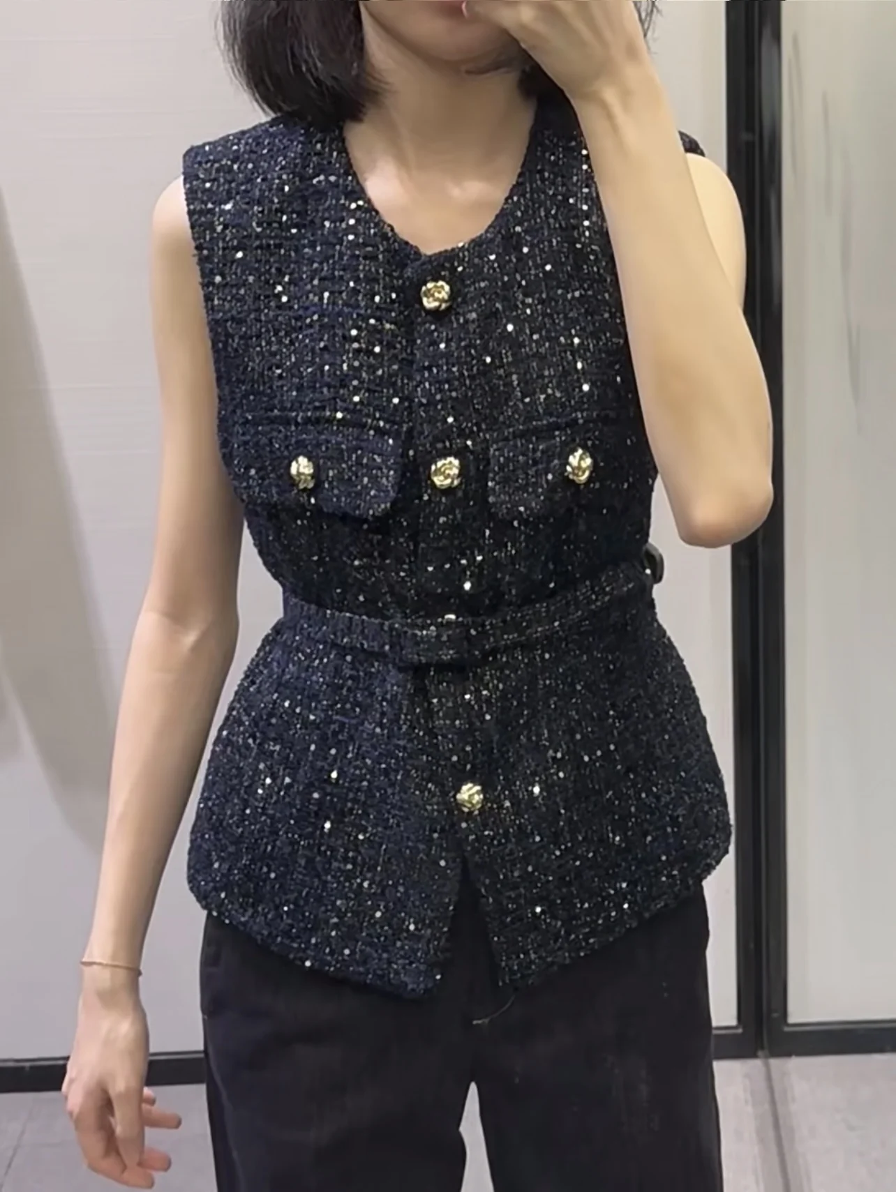 ETJ 2025, Frühlingskollektion, elegante Damenweste, modischer europäischer und amerikanischer Stil mit Gürtel, strukturierte Weste mit Perlen