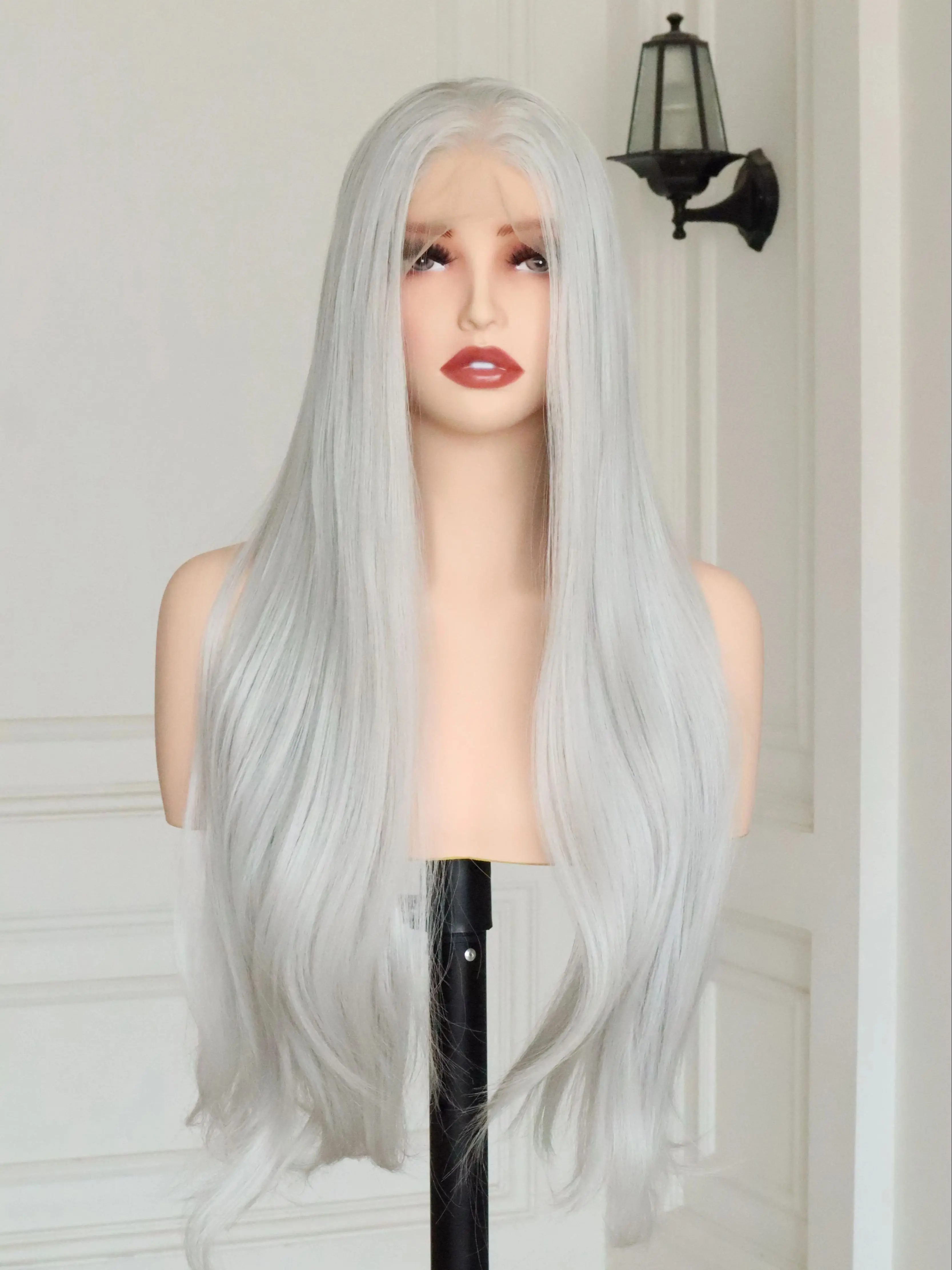 

Серебристо-серый синтетический парик для женщин, 26 дюймов, шелковистый, длинный, прямой, свободная часть, бесклеевой, 13x4, парик спереди, натуральная линия волос, 150%