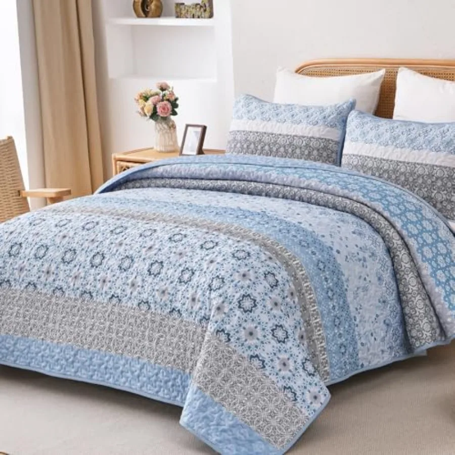 

Комплект постельного белья в стиле бохо, размер Queen, аквамариновый, с богемными полосками и лоскутным узором, покрывало с 2 наволочками, легкий, из микрофибры, с цветочным принтом