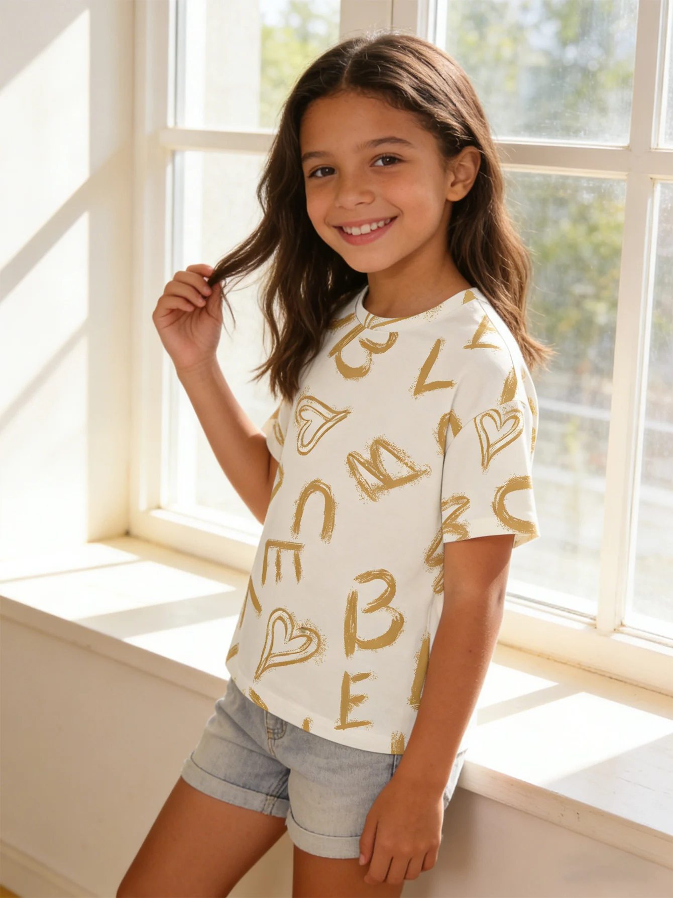 

2026 girls beige gold graffiti letter love full print short-sleeved T-shirt, casual top