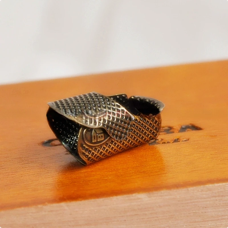 Adjustable bronze thimble/finger sleeve L1