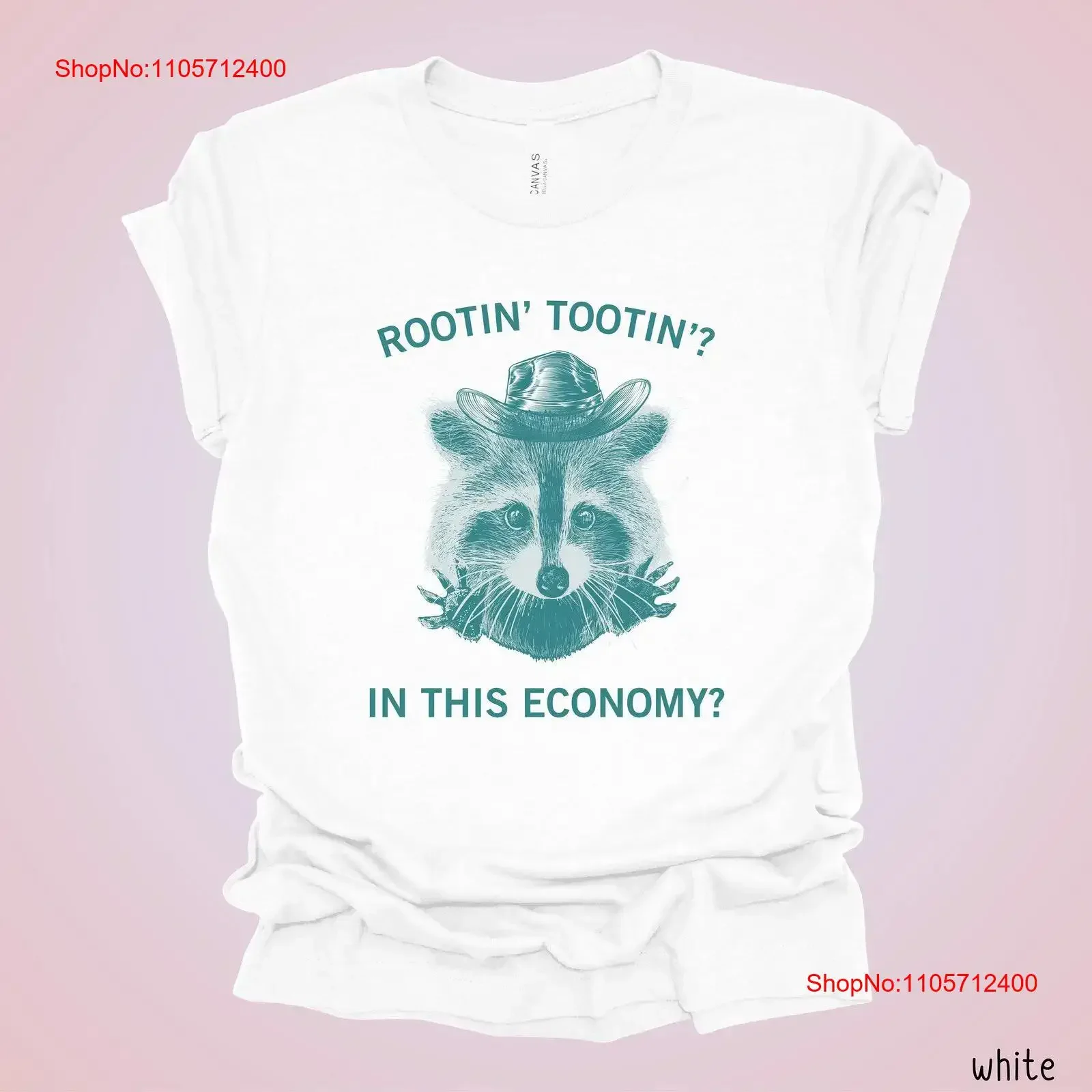 T-shirt graphique col rond motif raton laveur, style y2k, esthétique soft girl, effet vintage délavé, avec le slogan 'rootin' tootin' in this economy', idéal pour cadeau
