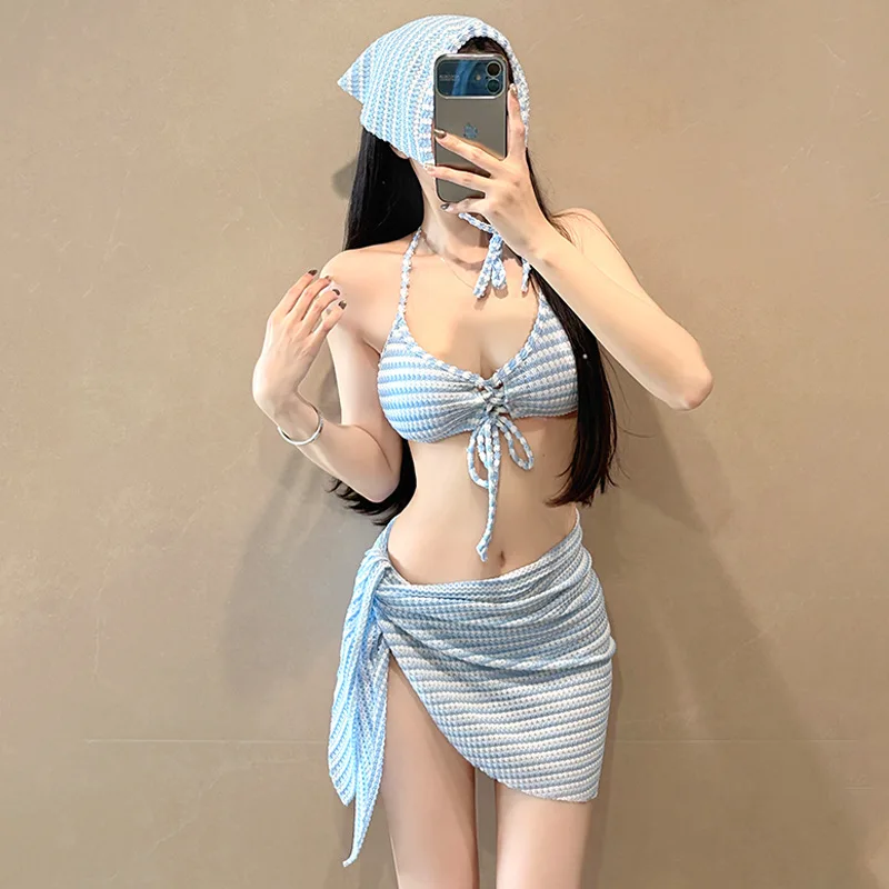 섹시한 K팝 블루 스트라이프 비키니 세트 4종, 홀터넥 타이 드로스트링, 커버 스커트와 스카프 포함 수영복 비키니