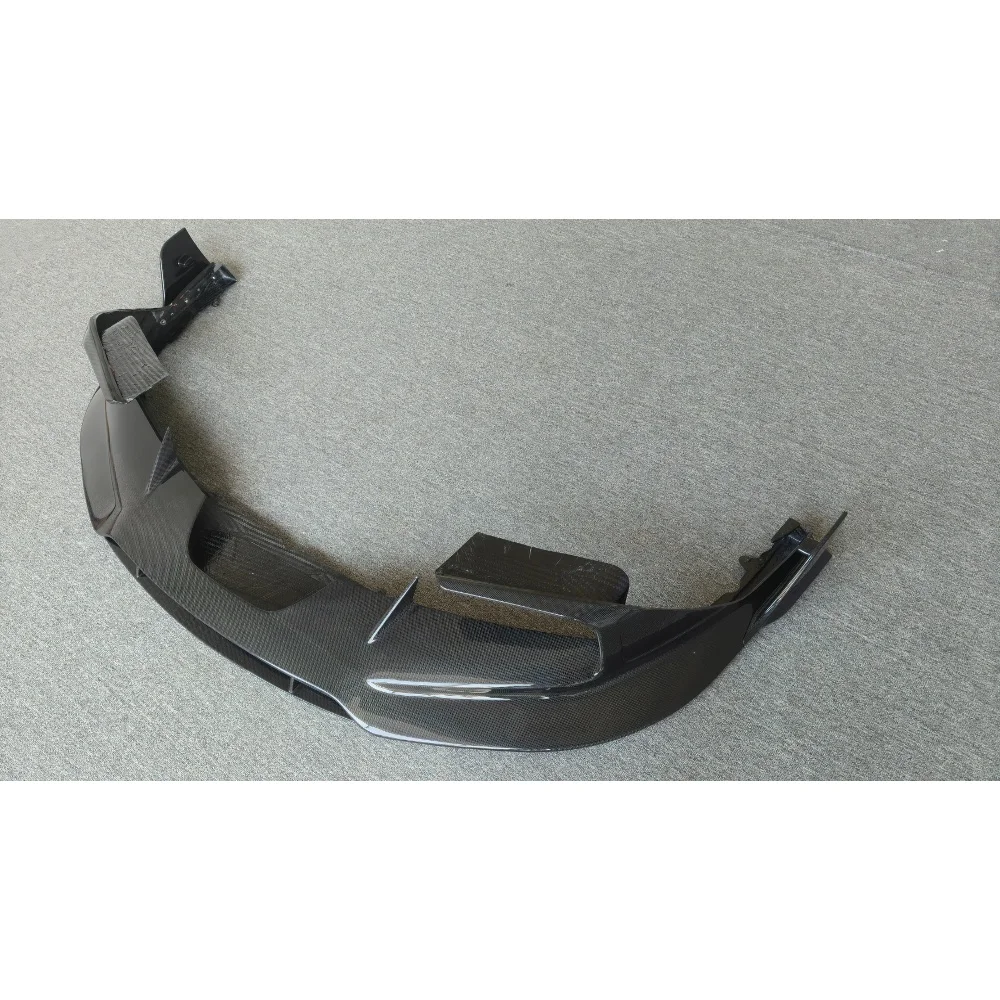 

Для Ferrari SF90: Модифицированный передний диффузор и сплиттер в стиле M из сухого карбона с креплением на винтах