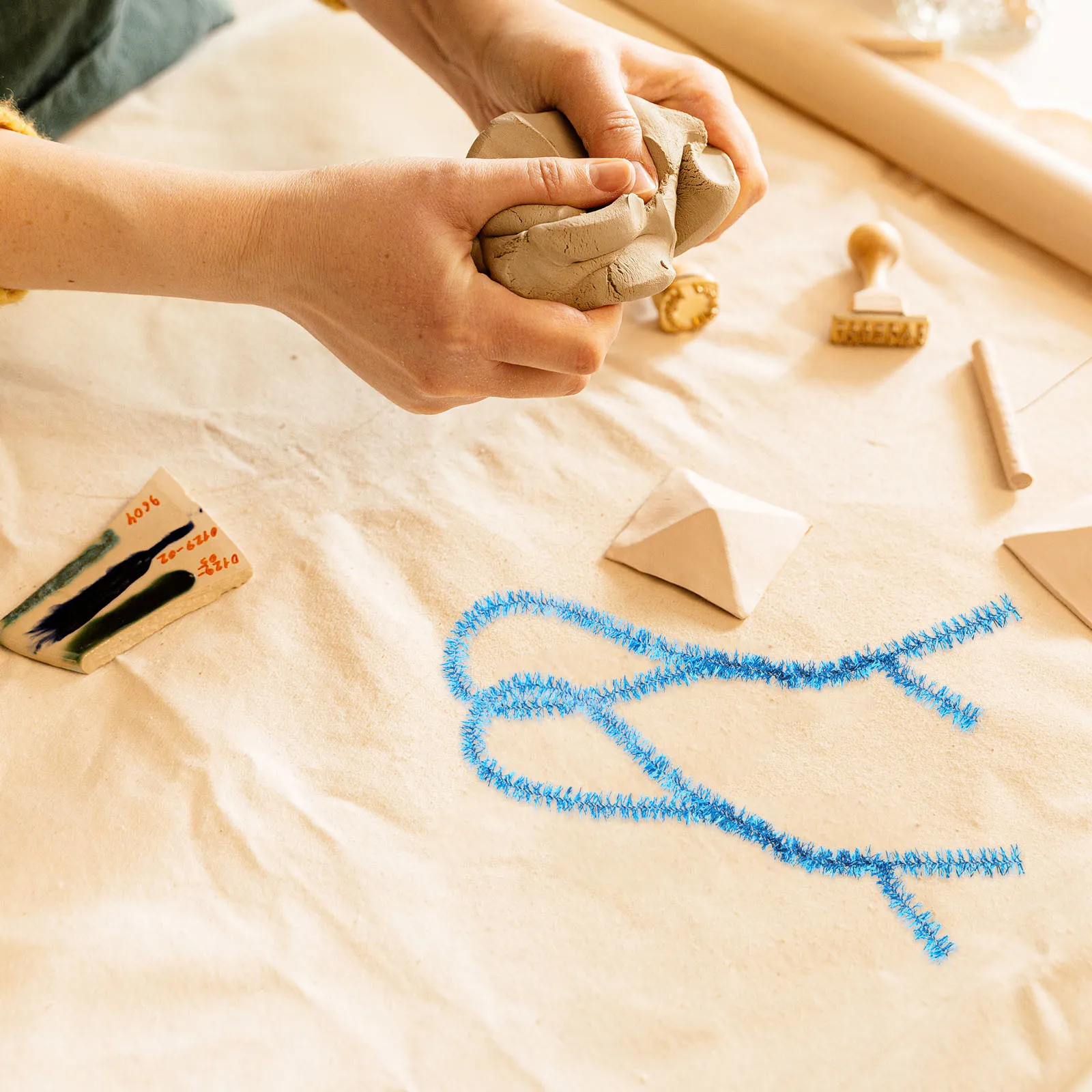 

400pcs Colored Chenille Stems Glitter Twisted Sticks Craft Supplies For Kids Diy Handmade Projects Bendable Rods Art Making