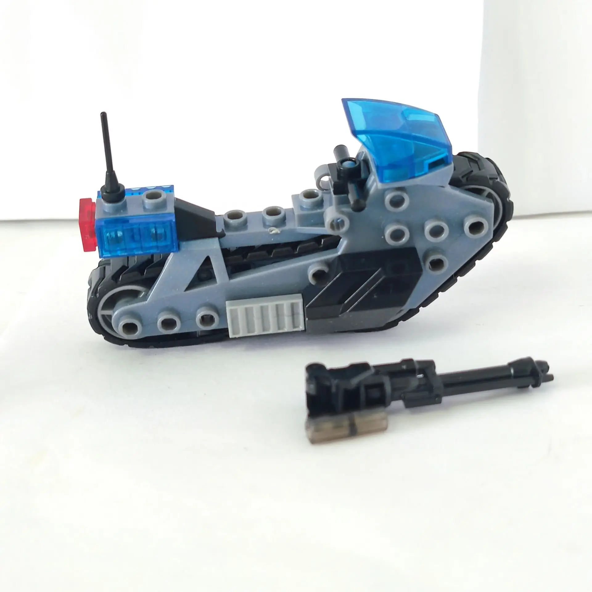 Mega Construx Niedokończony rower oblejowy UNSC z niebieską figurką Spartan i Grunt Loose Mini Action Figure Toy