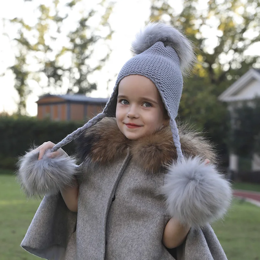 

JANEFUR уютные вязаные шапки с помпоном для детей от 1 до 5 лет, теплая очаровательная зимняя одежда из натурального меха енота JFA1-21007