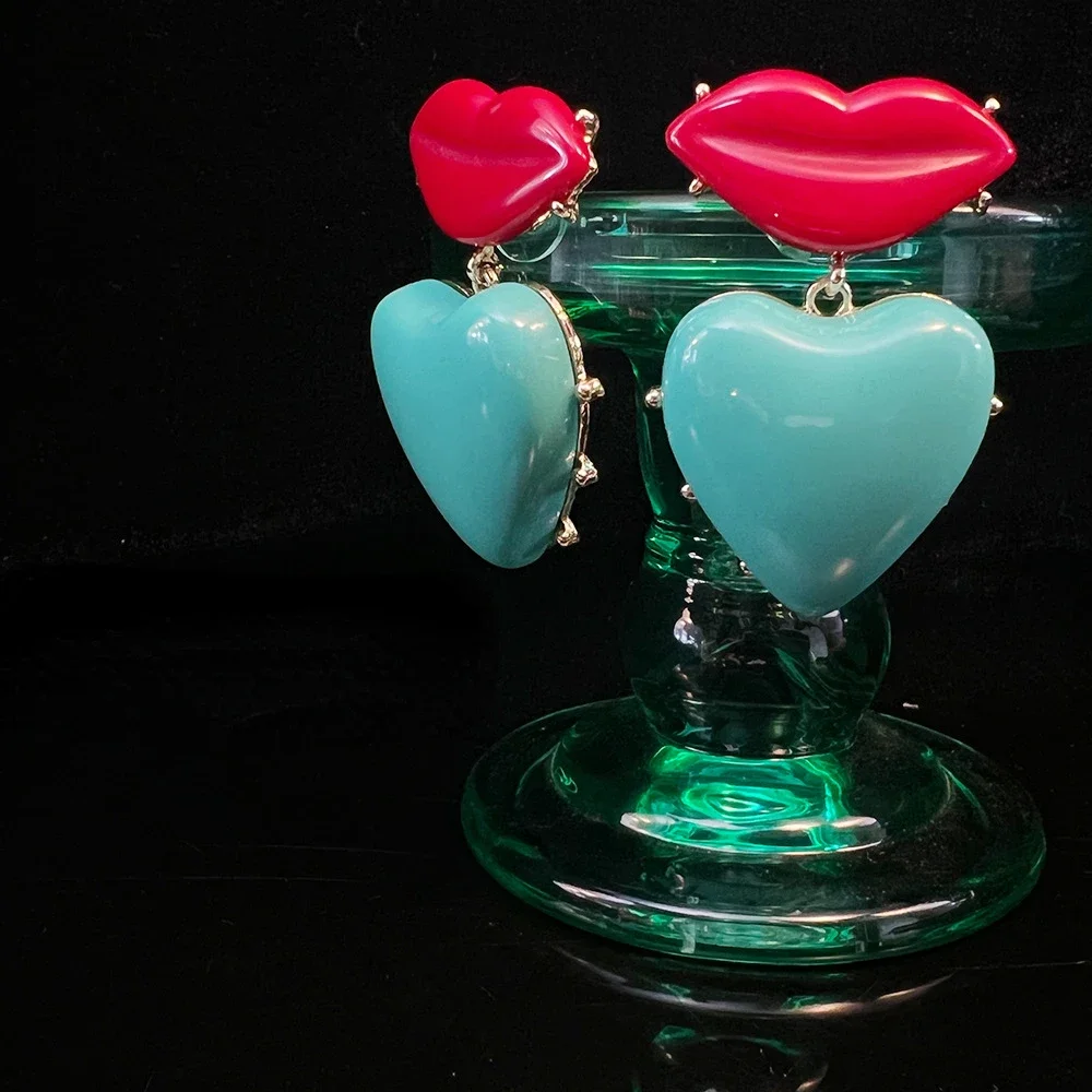 

European and American Fashion Vintage Heart Pendant Sexy Lips Luxury Elegant Harbor Style Earrings Women's Jewelry ins