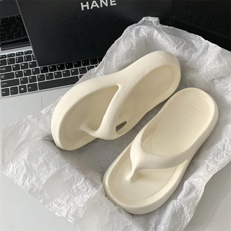 Ins Summer Silver Flip Flops Platform Outdoor Modern Beach Slippers Anti Slip Comfortable Shower Slippers Women Flat Sandals