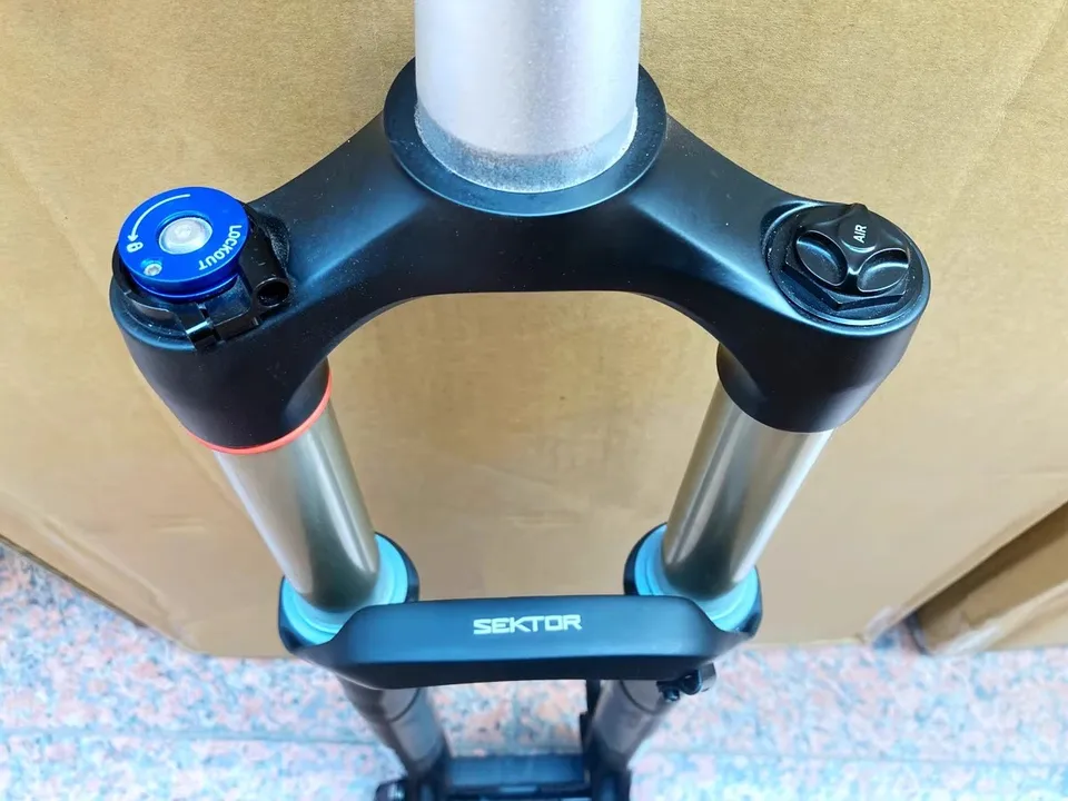 RockShox SEKTOR GOLD RL 29er 130mm travel 15*100 mountain bike air