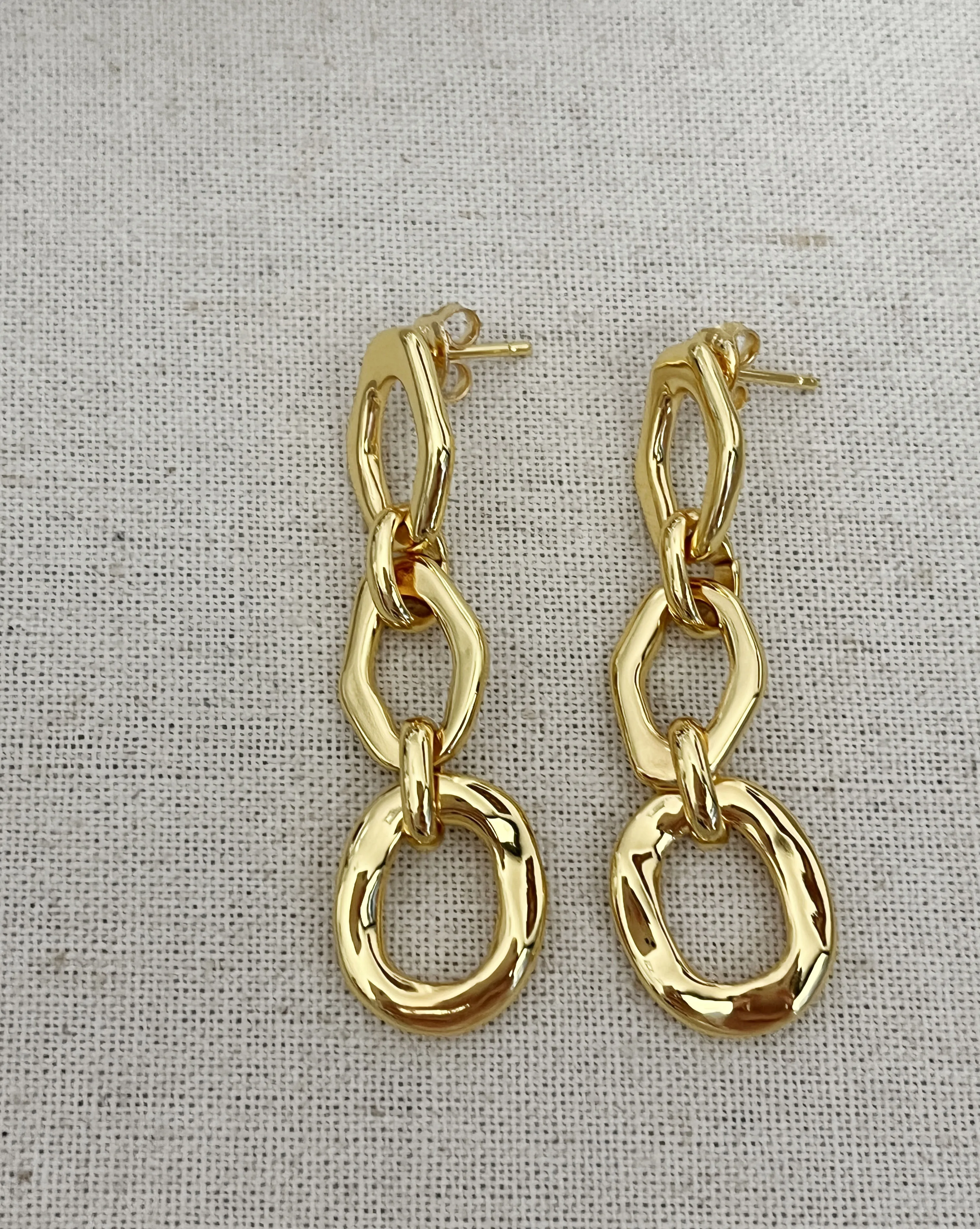 

2024 UNOde50 Spanish Summer New Middle Age Metallic Gold Geometric Layered Earrings for Women's Jewelry Gift