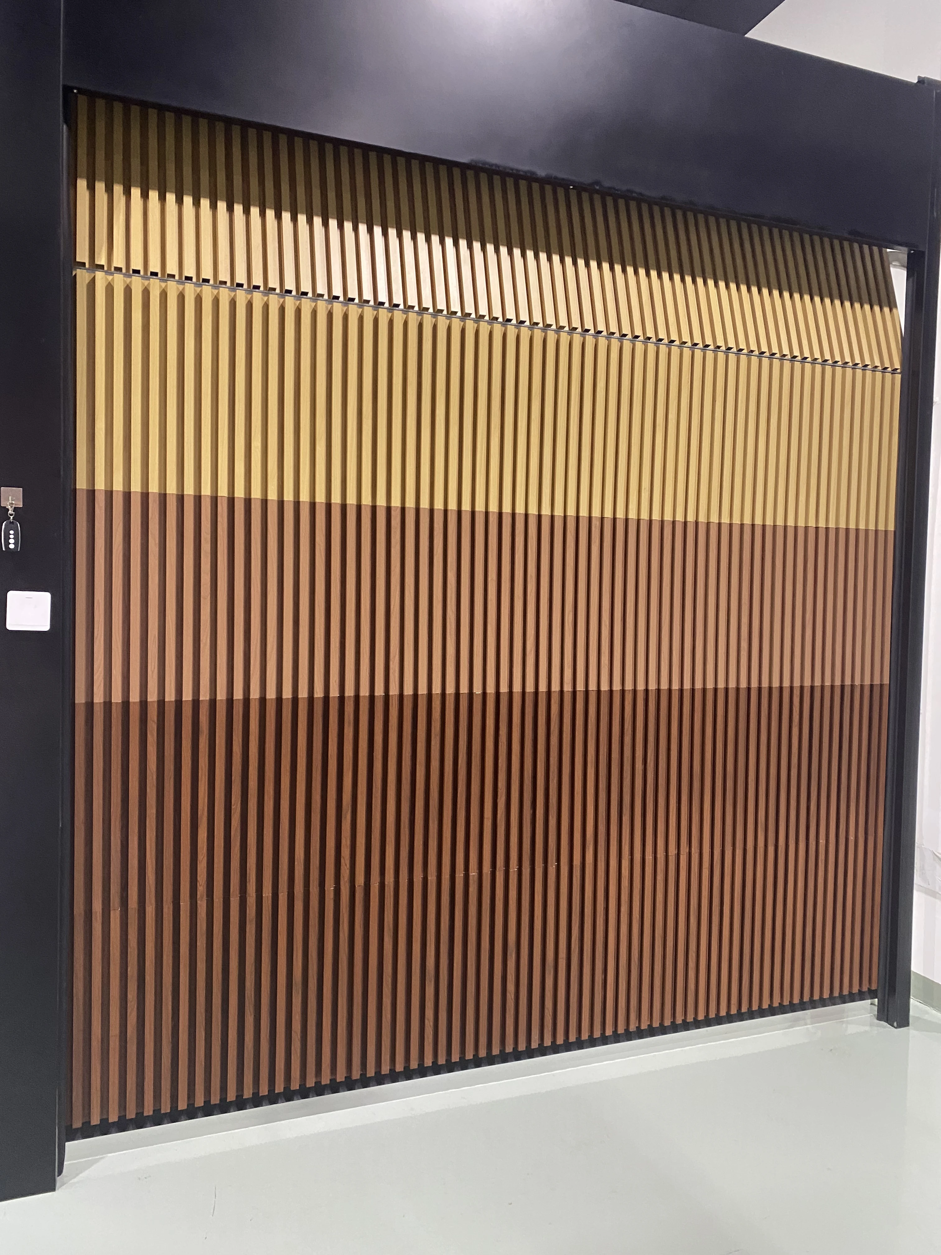 Modern Gradient Wood Grain Fluted Aluminum Roll Up Garage Door, Automatic Remote Control Vertical Slat Roller Shutter, Custom Si