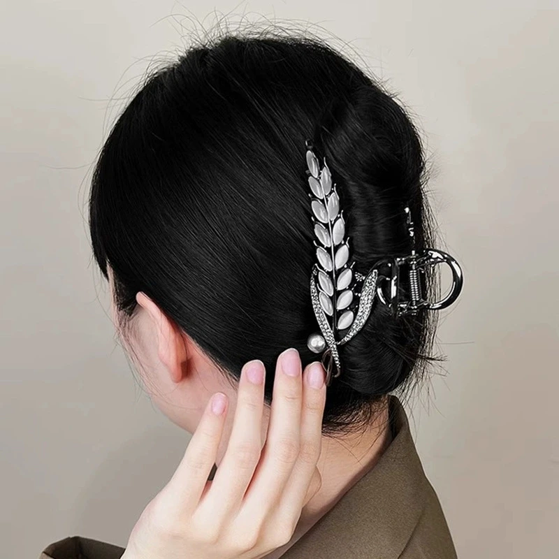 

Simple Female Casual Hair Accessories Luxury Rhinestone Alloy Shark Hair Clip For Womenlady Large Hair Claw 2025 New Headwear