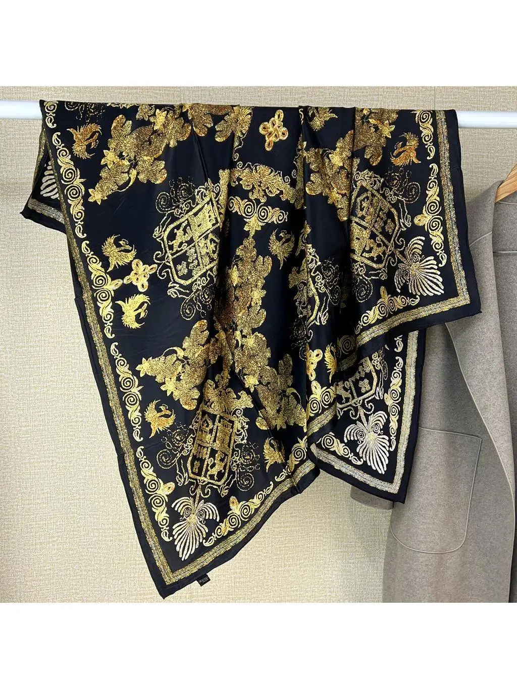 Echarpe-carree-en-satin-de-soie-phenix-noir-et-or-pour-femme-style-printemps-automne-nouvelle-grande-echarpe-pashmina-decontractee-pour-le-sport
