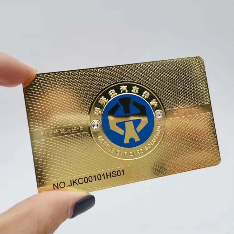 

2025 Высококачественная индивидуальная нежная конструкция и мастерство позолоченная металлическая визитная карточка для элитного членства