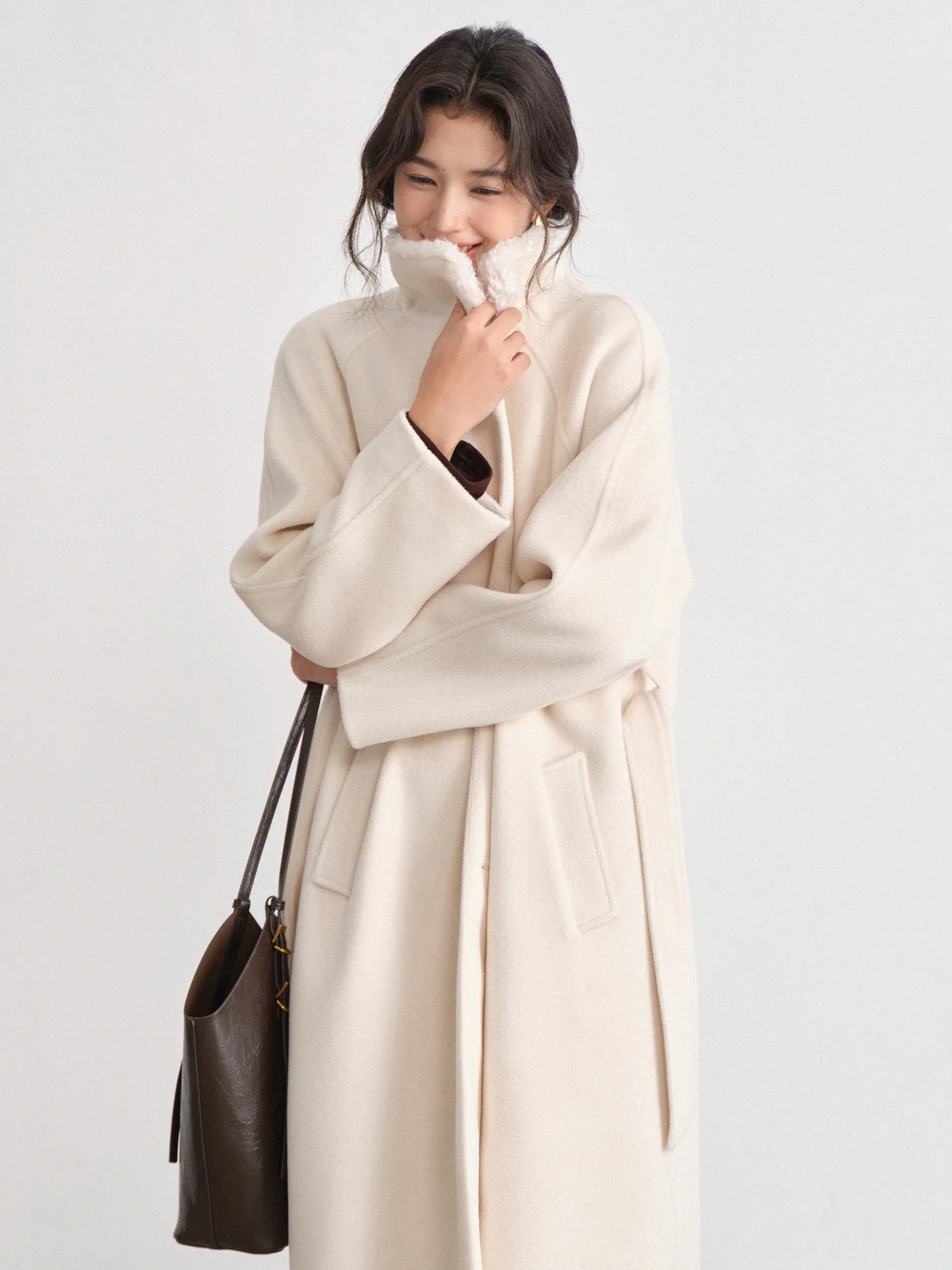 Women Lady Elegant Wool Coat Winter Outerwear Jacket with Soft Collar Detail and Warm Structured Design for Daily Classic Style