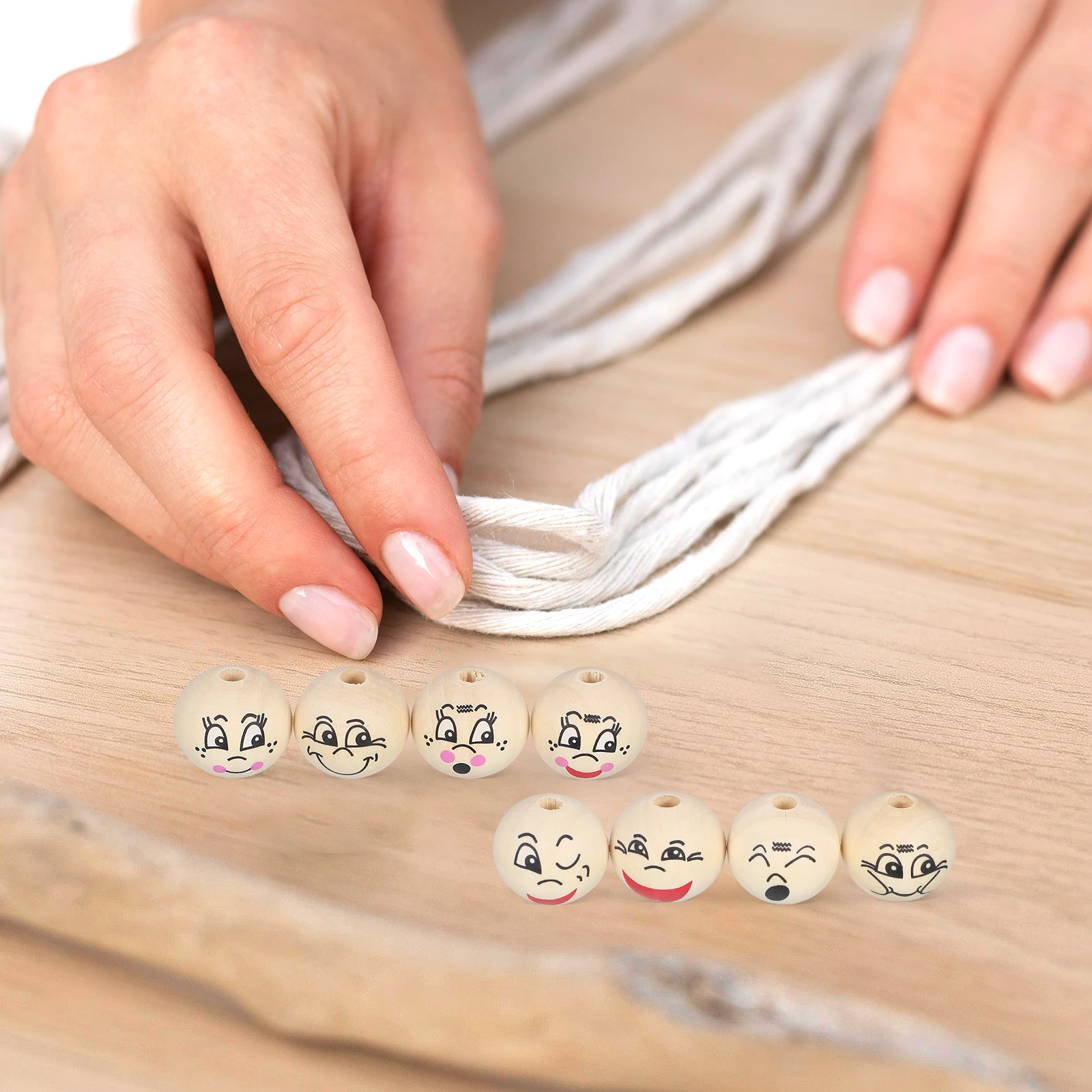 

80pcs Smiling Smile Diy Loose Smile Craft Wood Wood Round Beads Loose Round Beads For Bracelets Garland Decoration