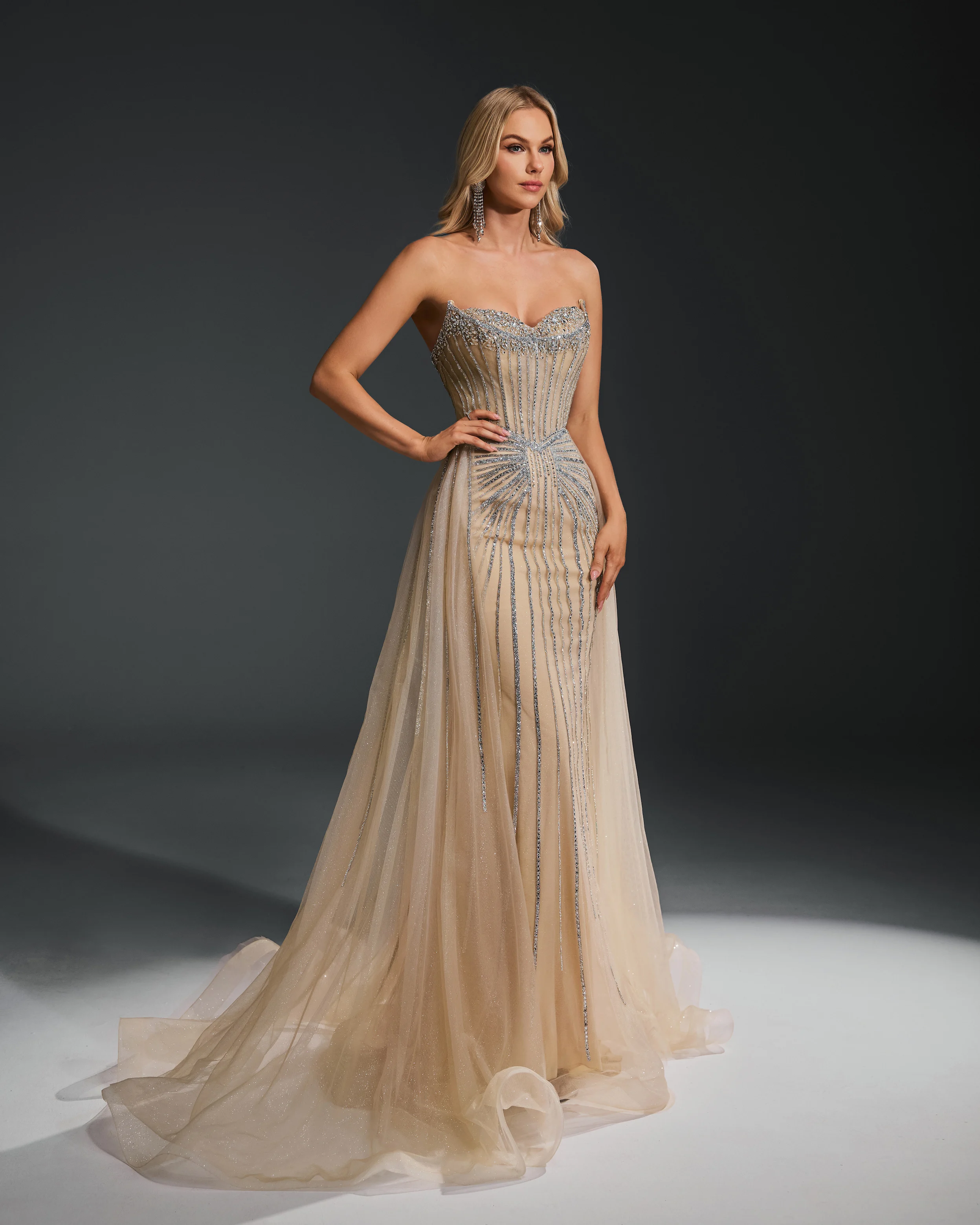 شاليمار تشانغ الذهبي العباءات الفاخرة أزياء السيدات حزب اللباس الديكور تصميم الأزياء حسب الطلب