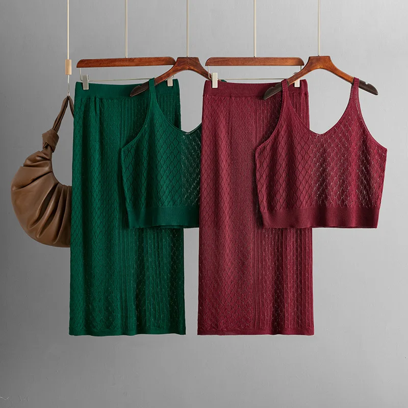 

Лето 2025 г., короткая вязаная бретелька с вырезами, полуюбка в европейском и американском стиле, повседневный комплект из двух предметов